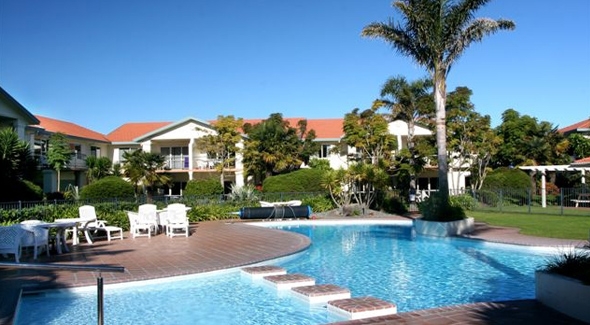 20-metre swimming pool (heated throughout the year) with children's area and spa pool at Pacific Palms Resort in Papamoa