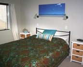 2-Bedroom Apartment with 1 queen-size bed and 2 twin beds at Pacific Palms Resort